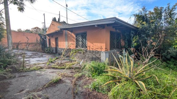 casa indipendente in vendita ad Acireale in zona Guardia
