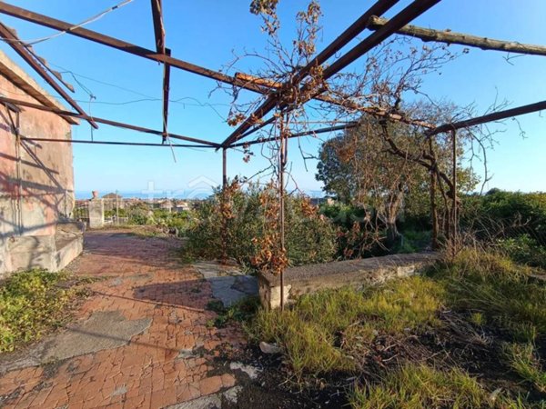casa indipendente in vendita ad Acireale in zona Pozzillo