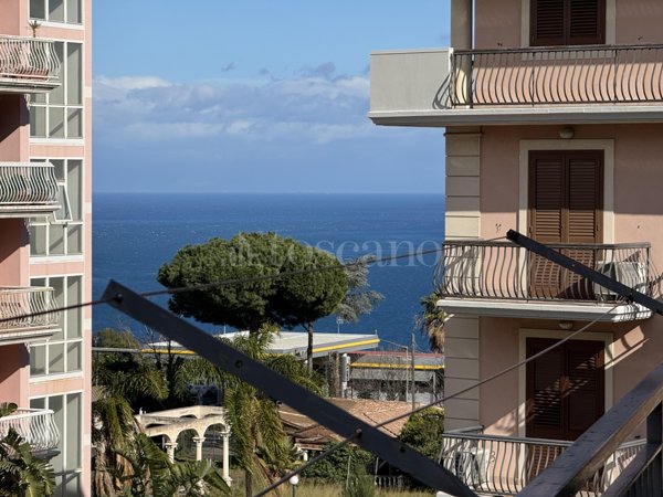 appartamento in vendita ad Acireale in zona Centro Storico