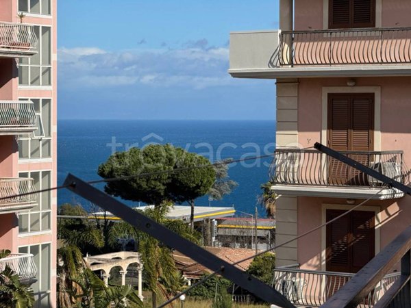 appartamento in vendita ad Acireale in zona Centro Storico