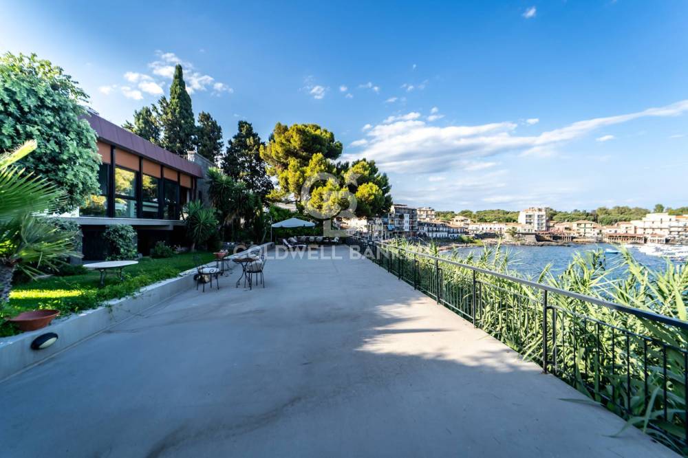 casa indipendente in vendita ad Acireale in zona Capo Mulini