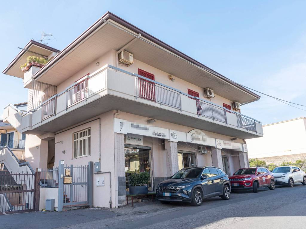 negozio in vendita ad Acireale in zona Balatelle