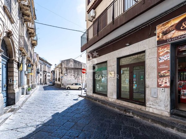 negozio in vendita ad Acireale in zona Centro Storico