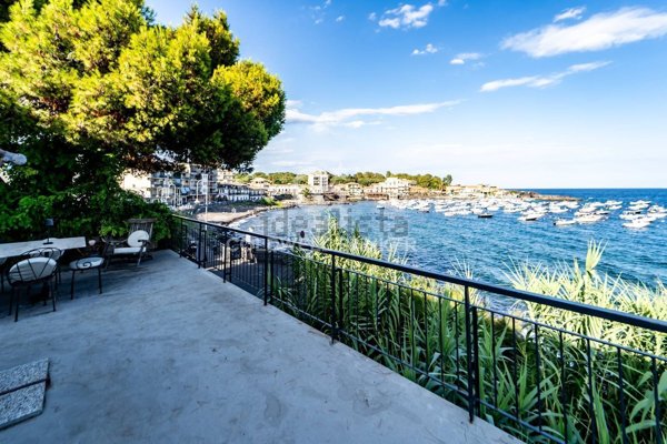 casa indipendente in vendita ad Acireale in zona Capo Mulini