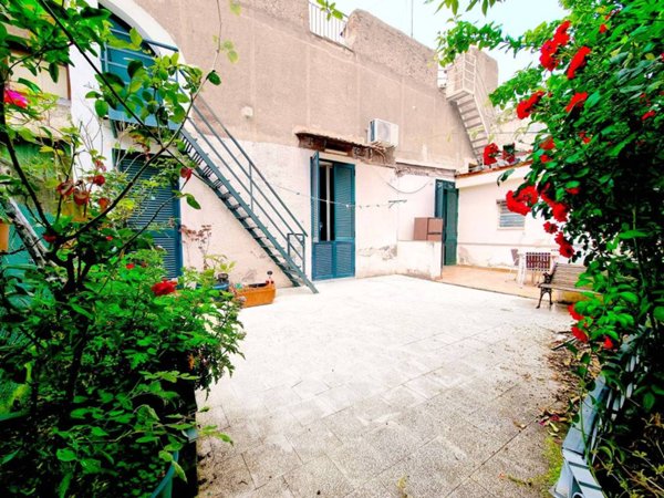 casa indipendente in vendita ad Acireale in zona Centro Storico