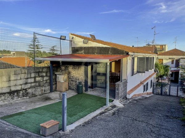 casa indipendente in vendita ad Acireale in zona Guardia