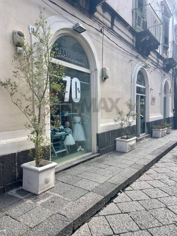 locale commerciale in vendita ad Acireale in zona Centro Storico