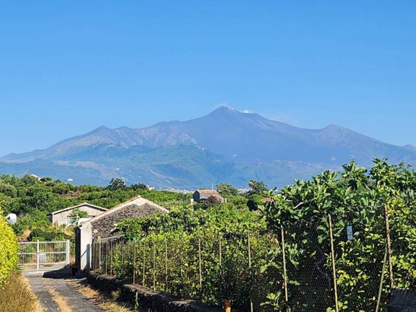 casa indipendente in vendita ad Acireale in zona Stazzo