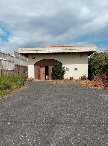 locale commerciale in vendita ad Acireale in zona Santa Caterina