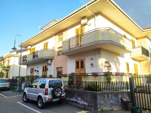 appartamento in vendita ad Acireale in zona Scillichenti