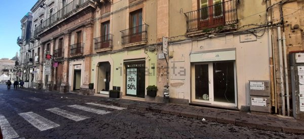 negozio in vendita ad Acireale in zona Centro Storico