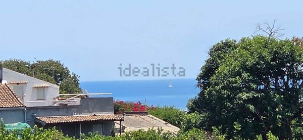 casa indipendente in vendita ad Acireale