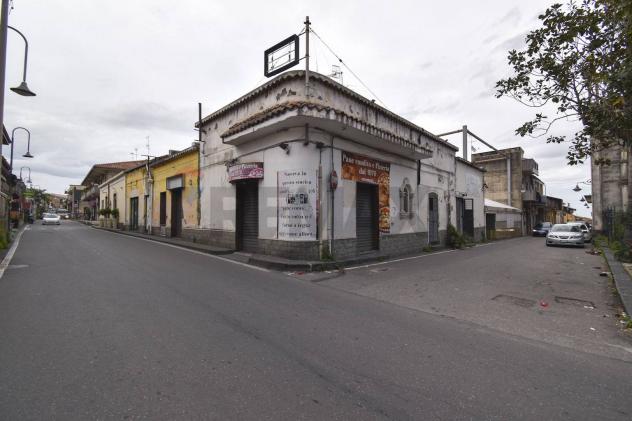 locale commerciale in vendita ad Acireale in zona Scillichenti