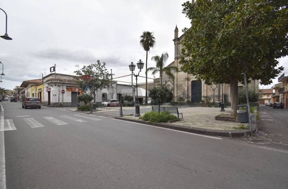 locale commerciale in vendita ad Acireale in zona Scillichenti
