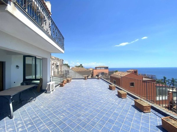 appartamento in vendita ad Acireale in zona Centro Storico