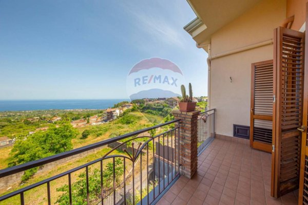 casa indipendente in vendita ad Acireale