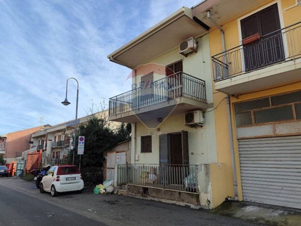 casa indipendente in vendita ad Acireale in zona Stazzo