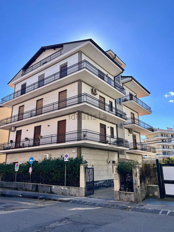 appartamento in vendita ad Acireale in zona Centro Storico