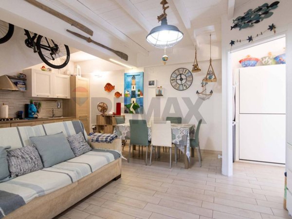 casa indipendente in vendita ad Acireale in zona Santa Tecla