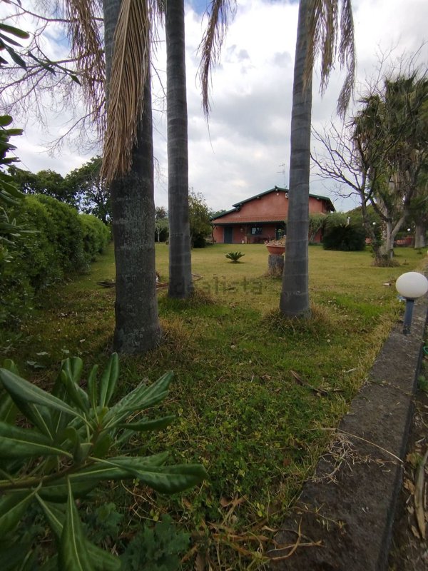 casa indipendente in vendita ad Acireale in zona Pennisi
