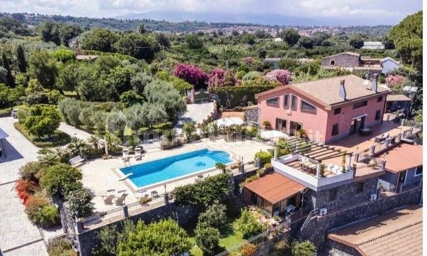 casa indipendente in vendita ad Acireale