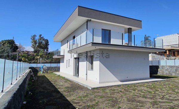 casa indipendente in vendita ad Acireale