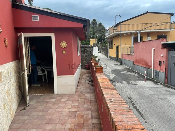 casa indipendente in vendita ad Acireale in zona Santa Maria la Scala