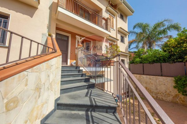 casa indipendente in vendita ad Acireale in zona Piano d'Api