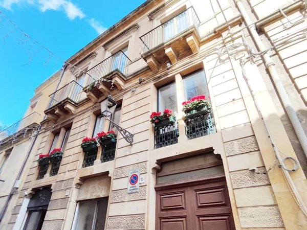 appartamento in vendita ad Acireale in zona Centro Storico