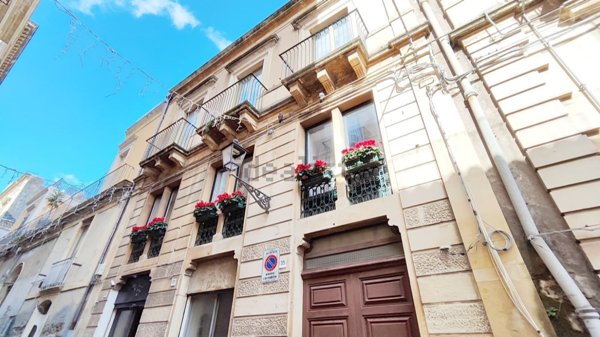 appartamento in vendita ad Acireale in zona Centro Storico