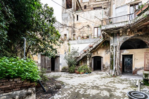 locale commerciale in vendita ad Acireale in zona Centro Storico