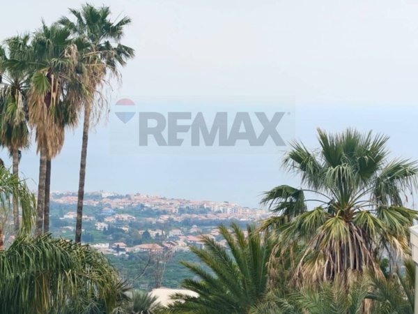 appartamento in vendita ad Acireale