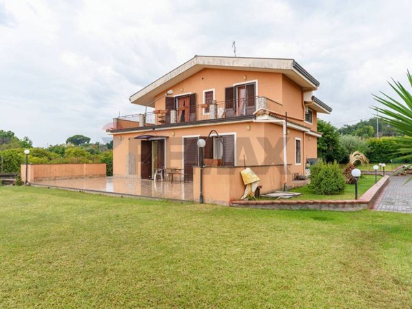 casa indipendente in vendita ad Acireale