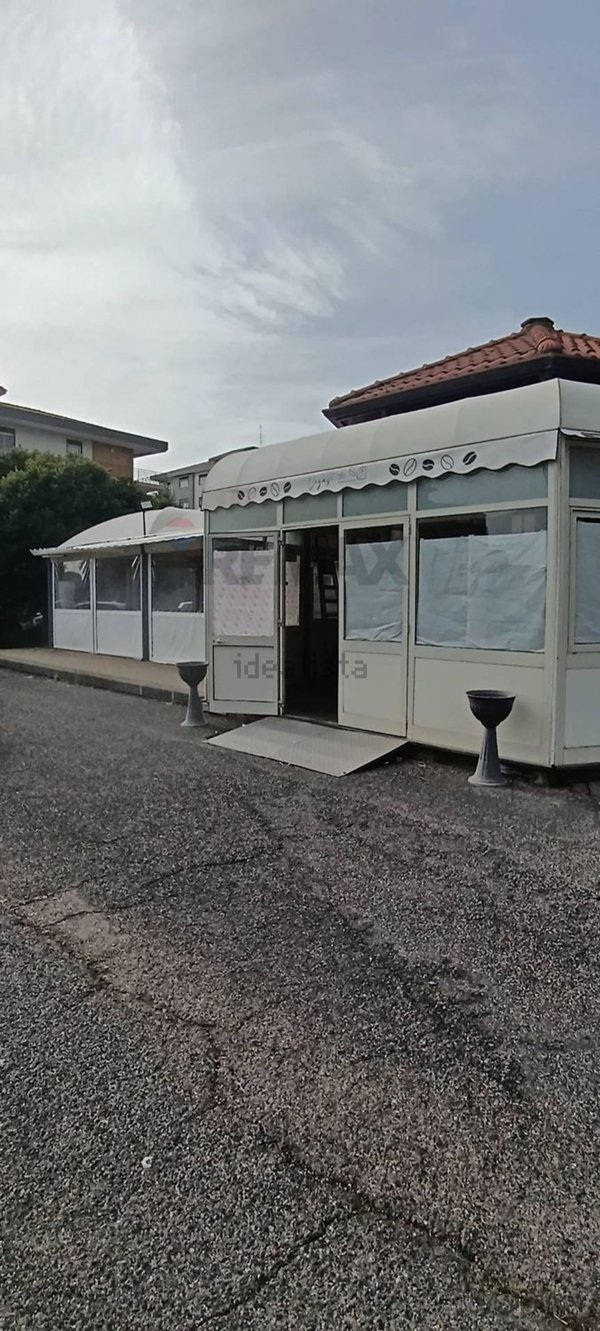 locale commerciale in vendita ad Acireale