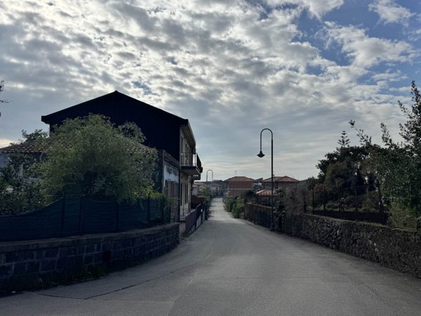 appartamento in vendita ad Acireale in zona Stazzo
