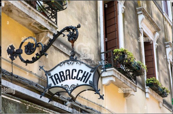 negozio in vendita ad Acireale in zona Centro Storico