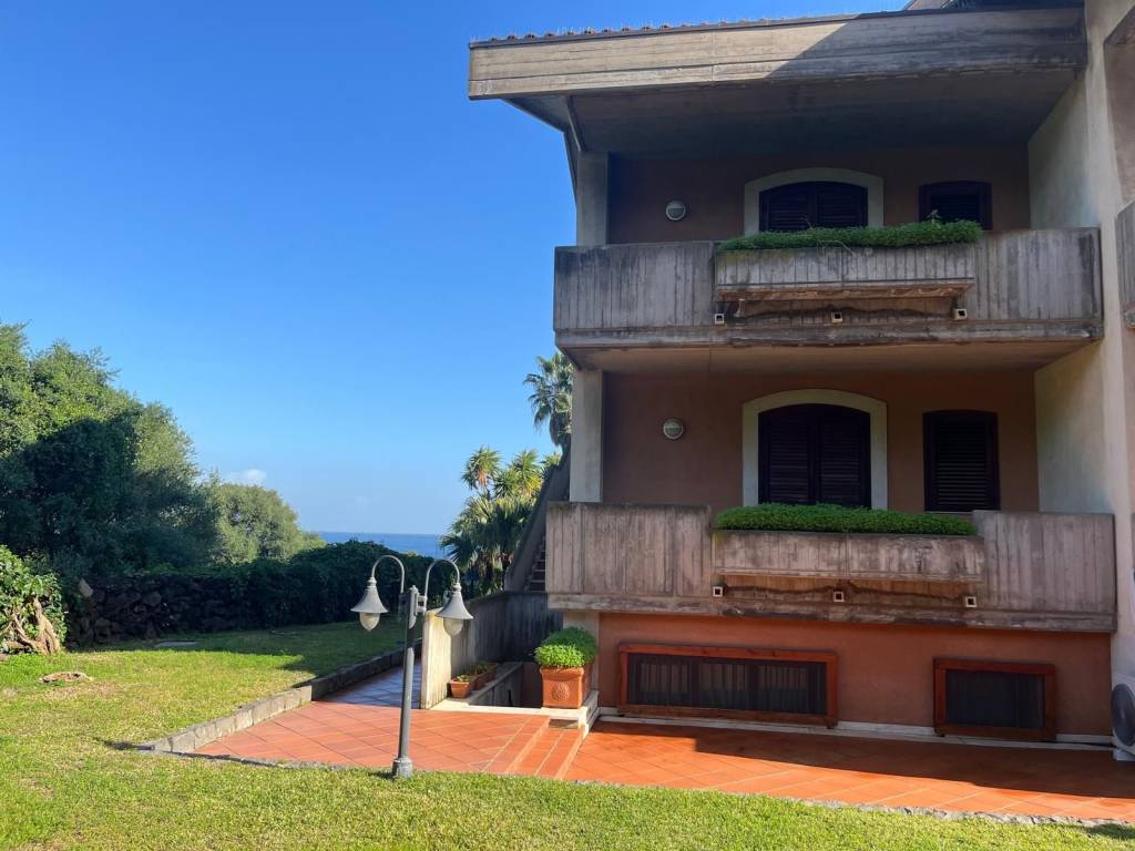 casa indipendente in vendita ad Acireale in zona Santa Caterina