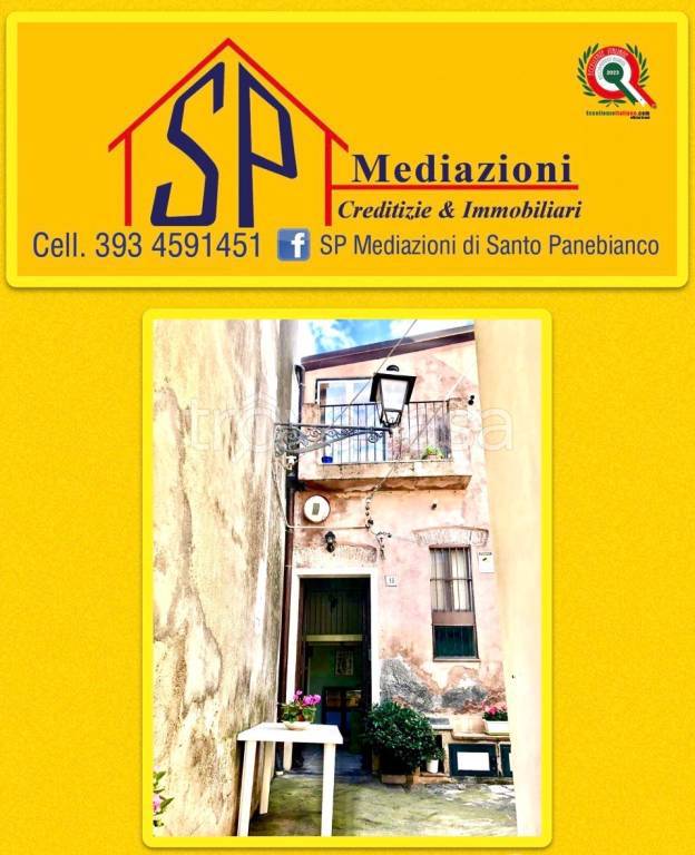 casa indipendente in vendita ad Acireale
