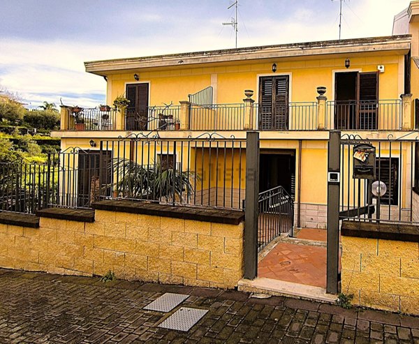 casa indipendente in vendita ad Acireale in zona Guardia