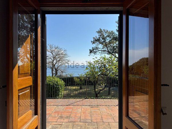 casa indipendente in vendita ad Acireale in zona Santa Tecla