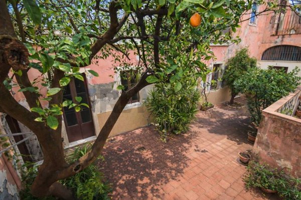 casa indipendente in vendita ad Acireale in zona Centro Storico