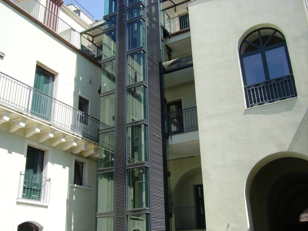 intera palazzina in vendita ad Acireale in zona Centro Storico