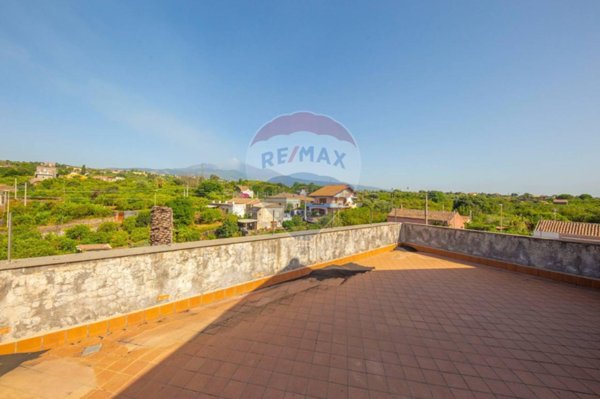 casa indipendente in vendita ad Acireale in zona Scillichenti