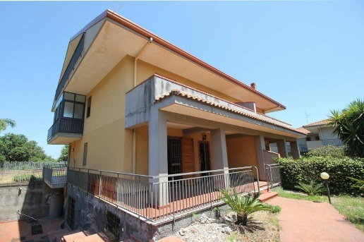casa indipendente in vendita ad Acireale in zona Pennisi