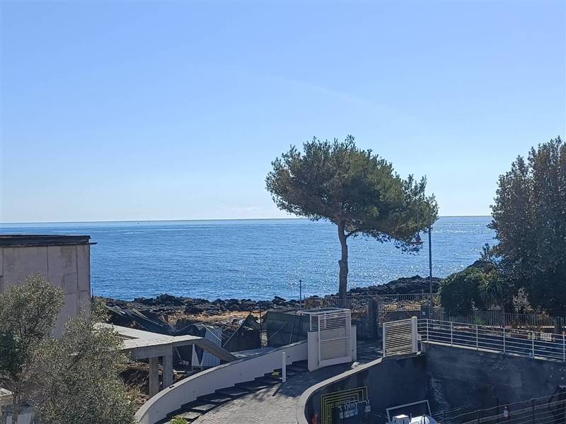 appartamento in vendita ad Acireale in zona Pozzillo