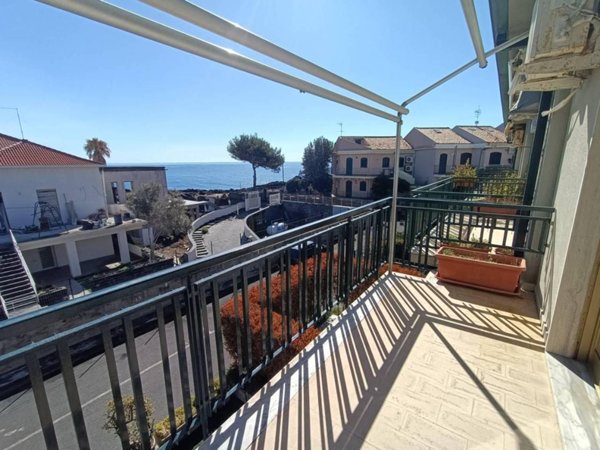 appartamento in vendita ad Acireale in zona Pozzillo