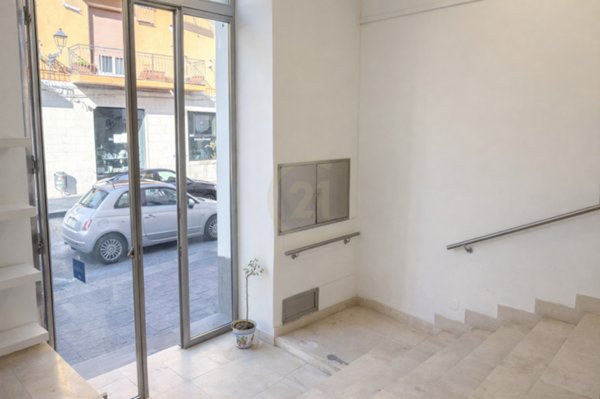 locale commerciale in vendita ad Acireale
