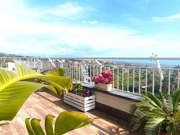 appartamento in vendita ad Acireale in zona Mangano