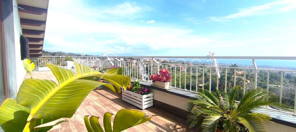 appartamento in vendita ad Acireale in zona Mangano