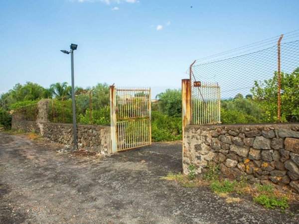casa indipendente in vendita ad Acireale in zona Santa Tecla
